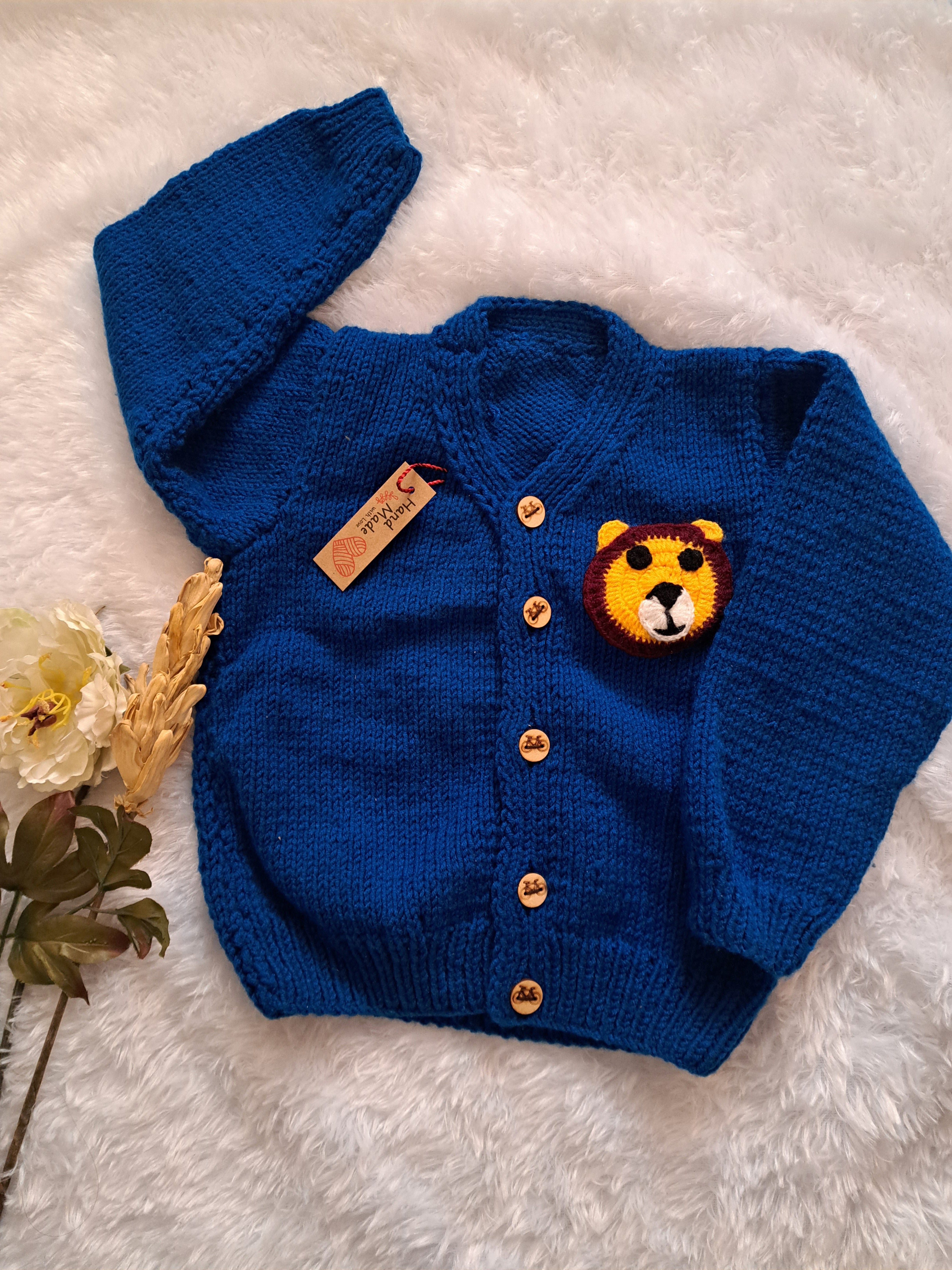 charming dark blue sweater, perfect for 3-year-old boys and girls. charming dark blue sweater, perfect for 3-year-old boys and girls.