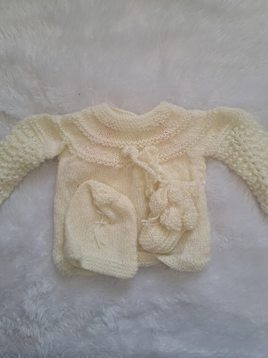 Handmade Newborn Off-White Set with Cap and Booties